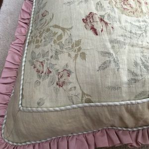 20” down filled Acapillow luxury linen throw pillow with floral center inset.